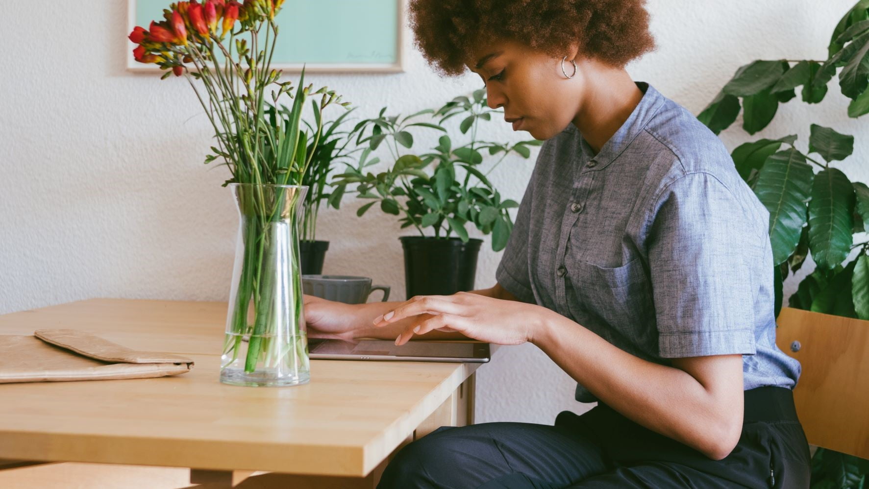 freelance graphic designer making her portfolio