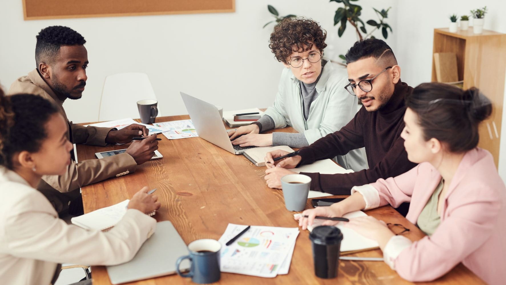 people participating in a creative entrepreneur mastermind