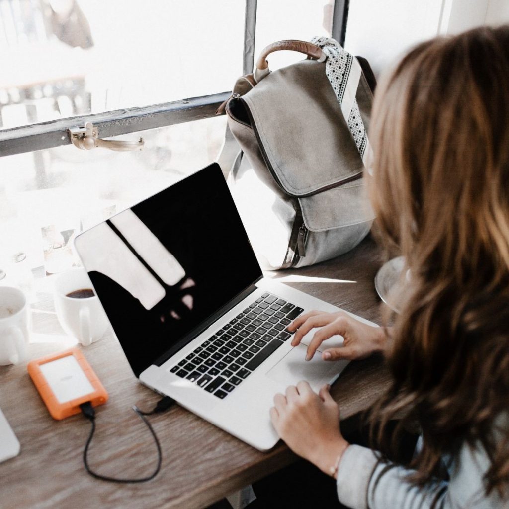 designer taking a freelance business course