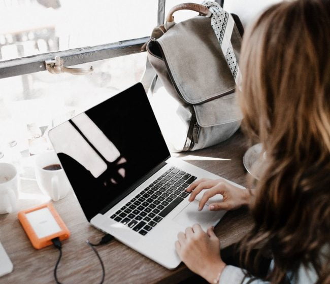 designer taking a freelance business course