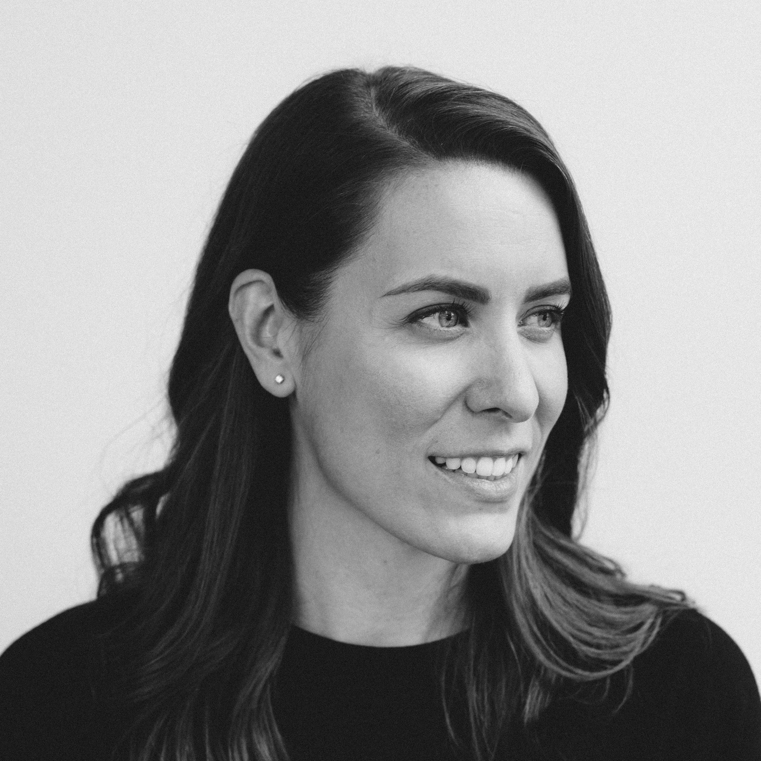 Melinda Livsey headshot for The Profitable Graphic Designer podcast
